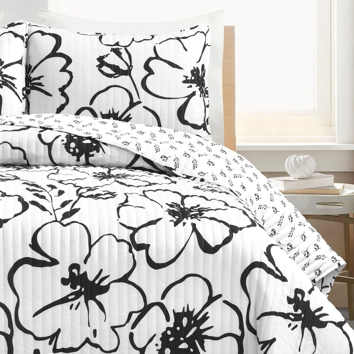 Scandinavian Reversible Floral Quilt 3 Piece Set - 2 Colors