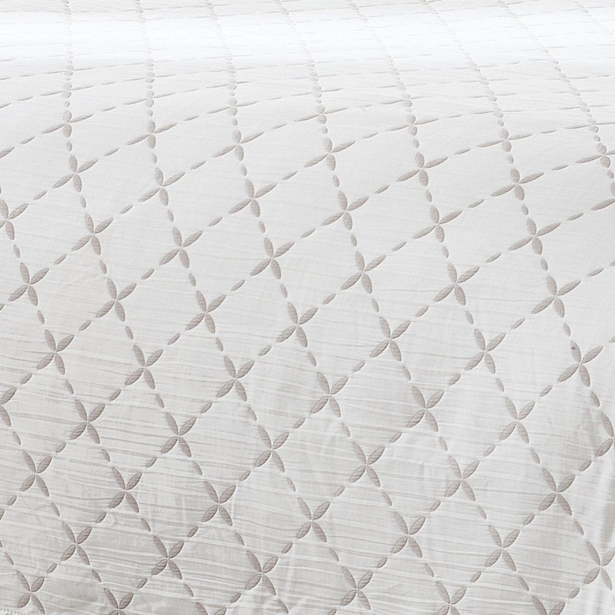 Diamond Leaf Jacquard Reversible Quilt Set - 3 Colors