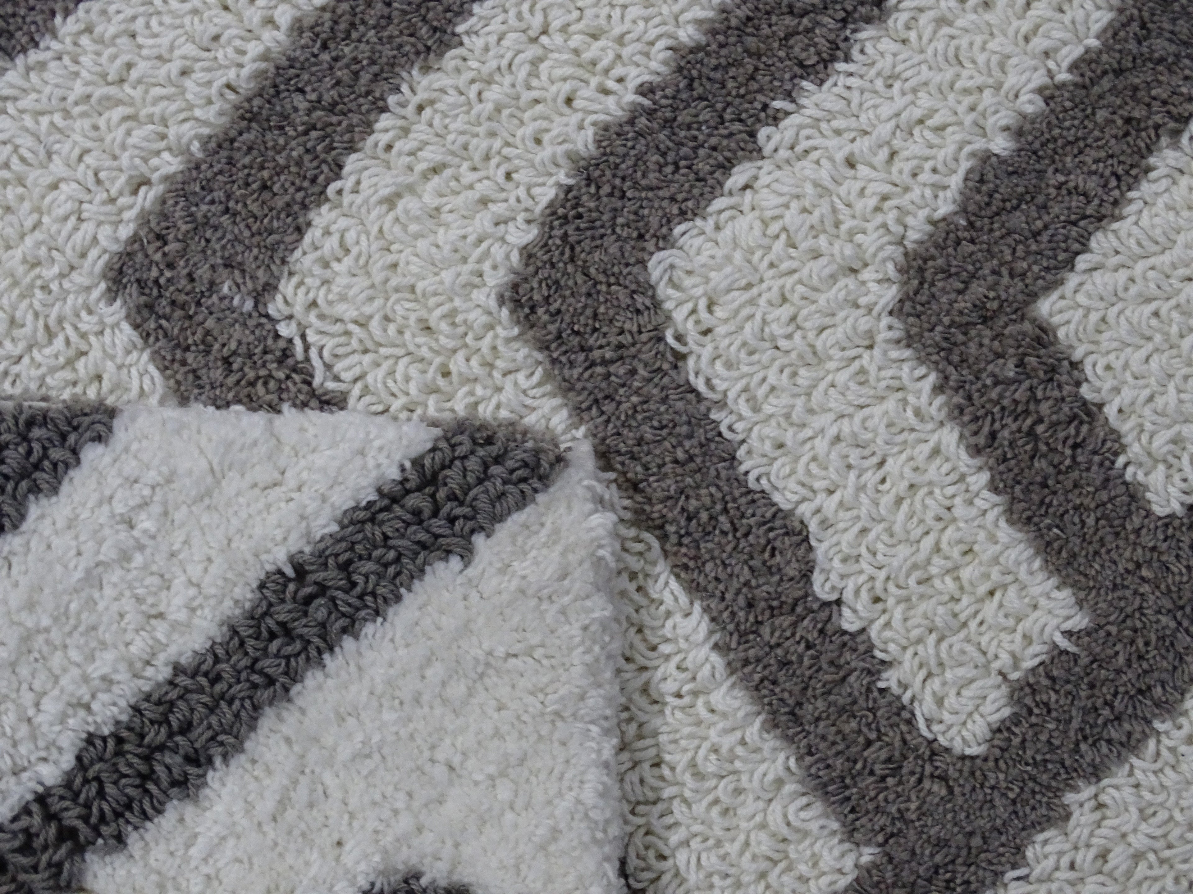 Geometric Bath Rug - Grey/Ivory