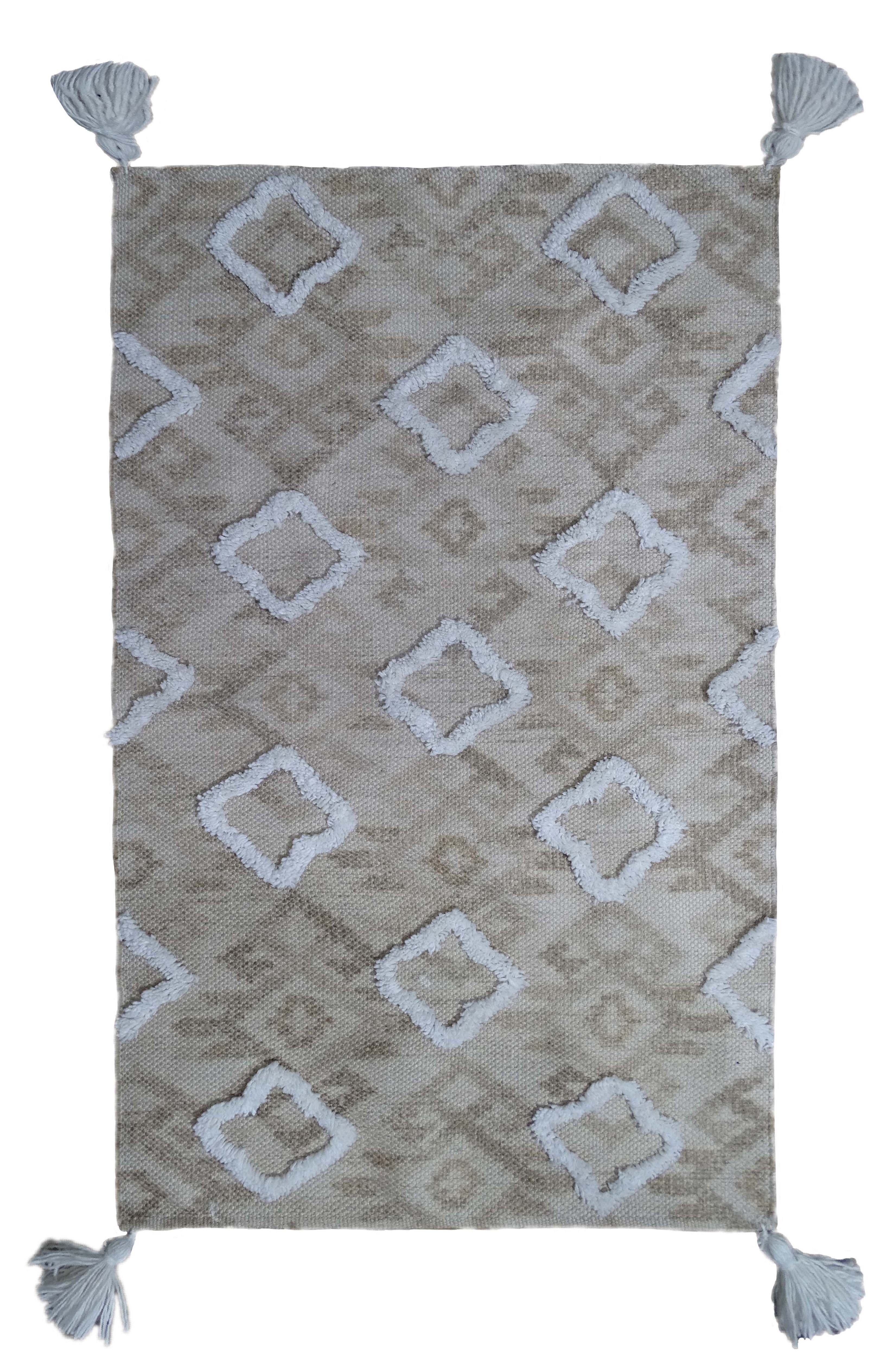 Tufted Shatter Rug with Corner Tassels - 25"x45"