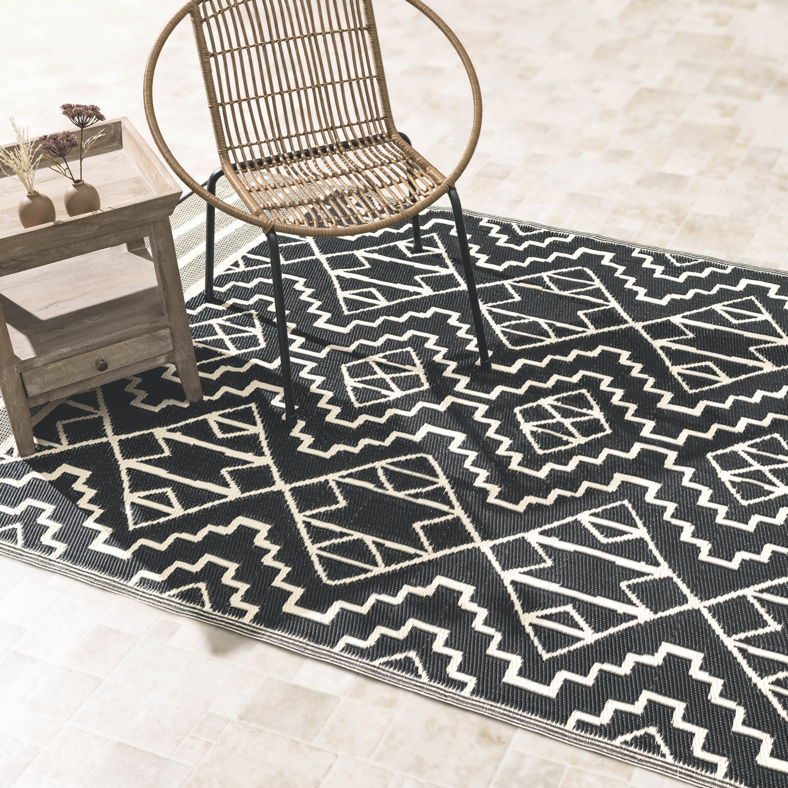 (SALE) Kilimanjaro - Black Reversible Outdoor Rug