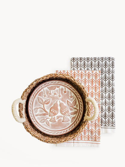Bread Warmer &amp; Basket Gift Set with Tea Towel - Lovebird Round