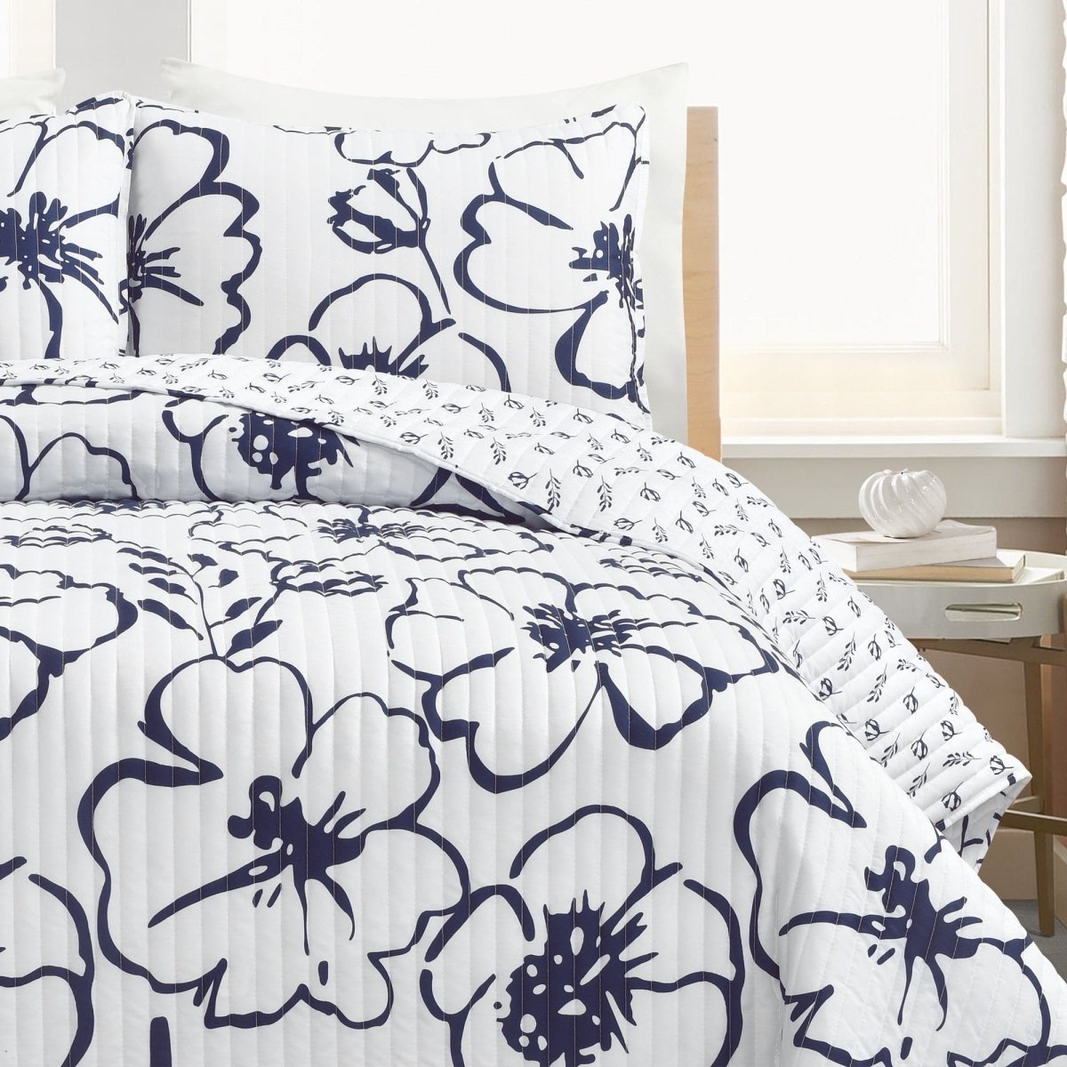 Scandinavian Reversible Floral Quilt 3 Piece Set - 2 Colors