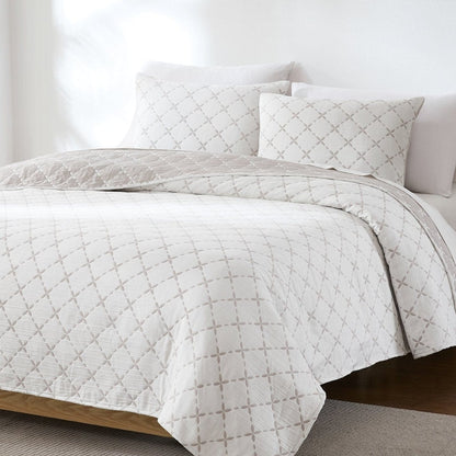 Diamond Leaf Jacquard Reversible Quilt Set - 3 Colors