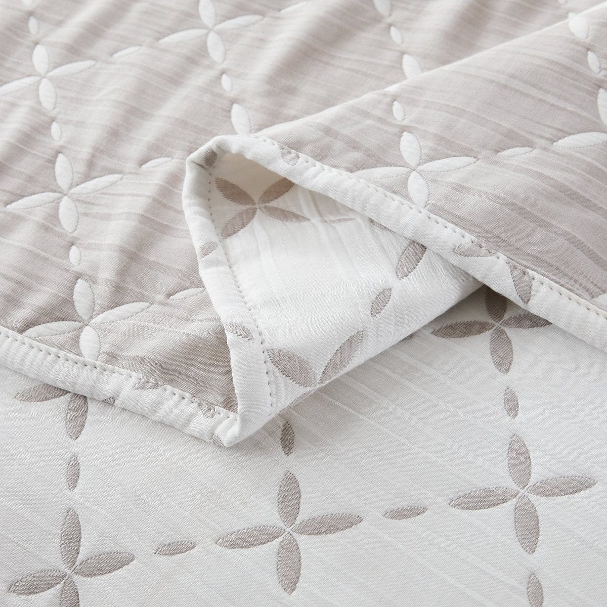 Diamond Leaf Jacquard Reversible Quilt Set - 3 Colors