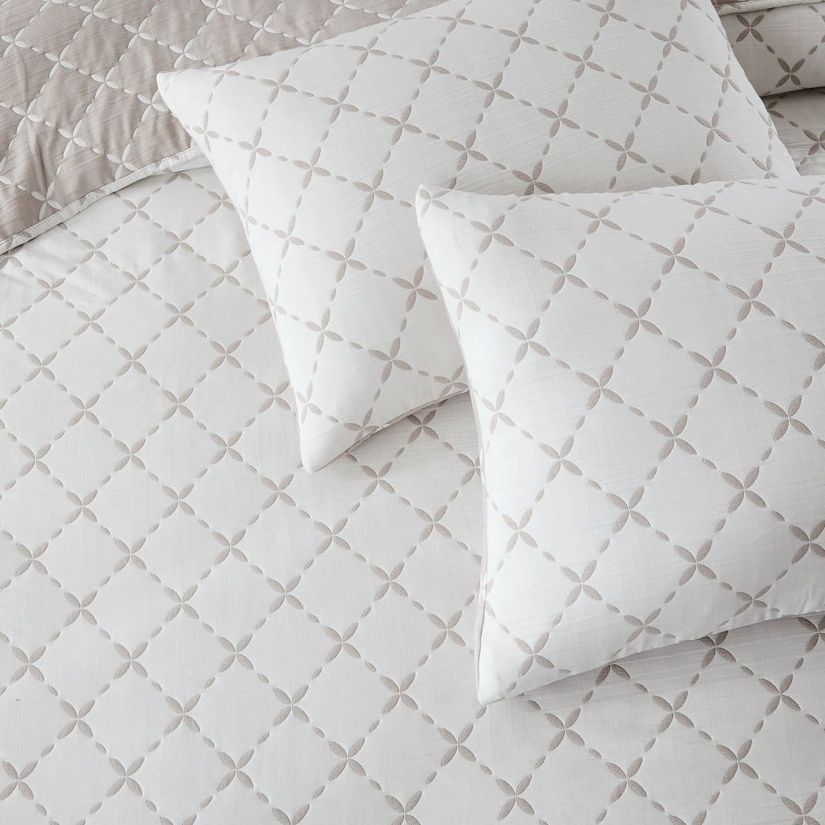Diamond Leaf Jacquard Reversible Quilt Set - 3 Colors