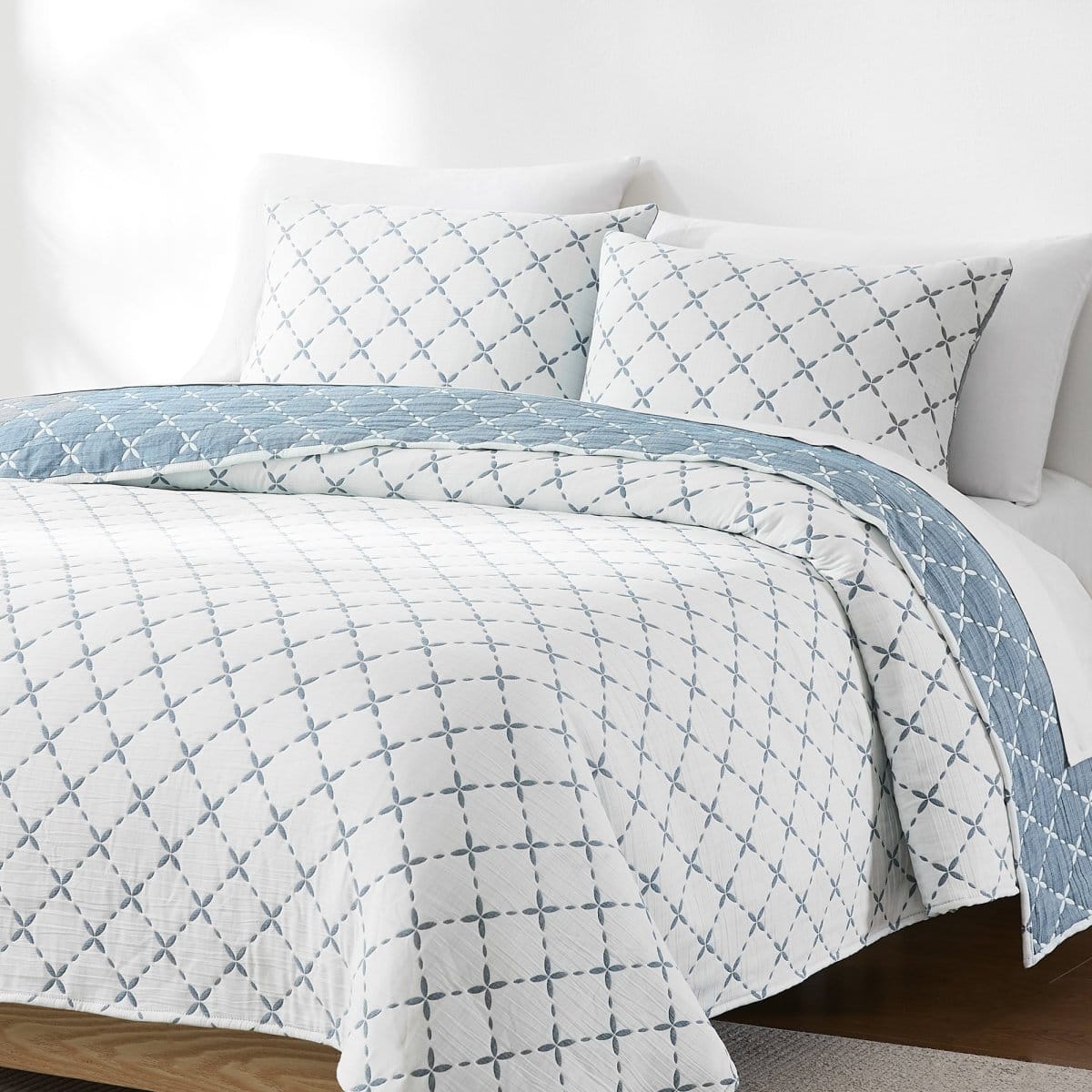 Diamond Leaf Jacquard Reversible Quilt Set - 3 Colors