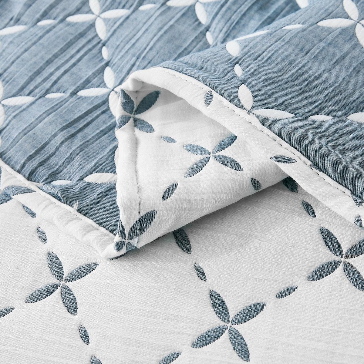 Diamond Leaf Jacquard Reversible Quilt Set - 3 Colors