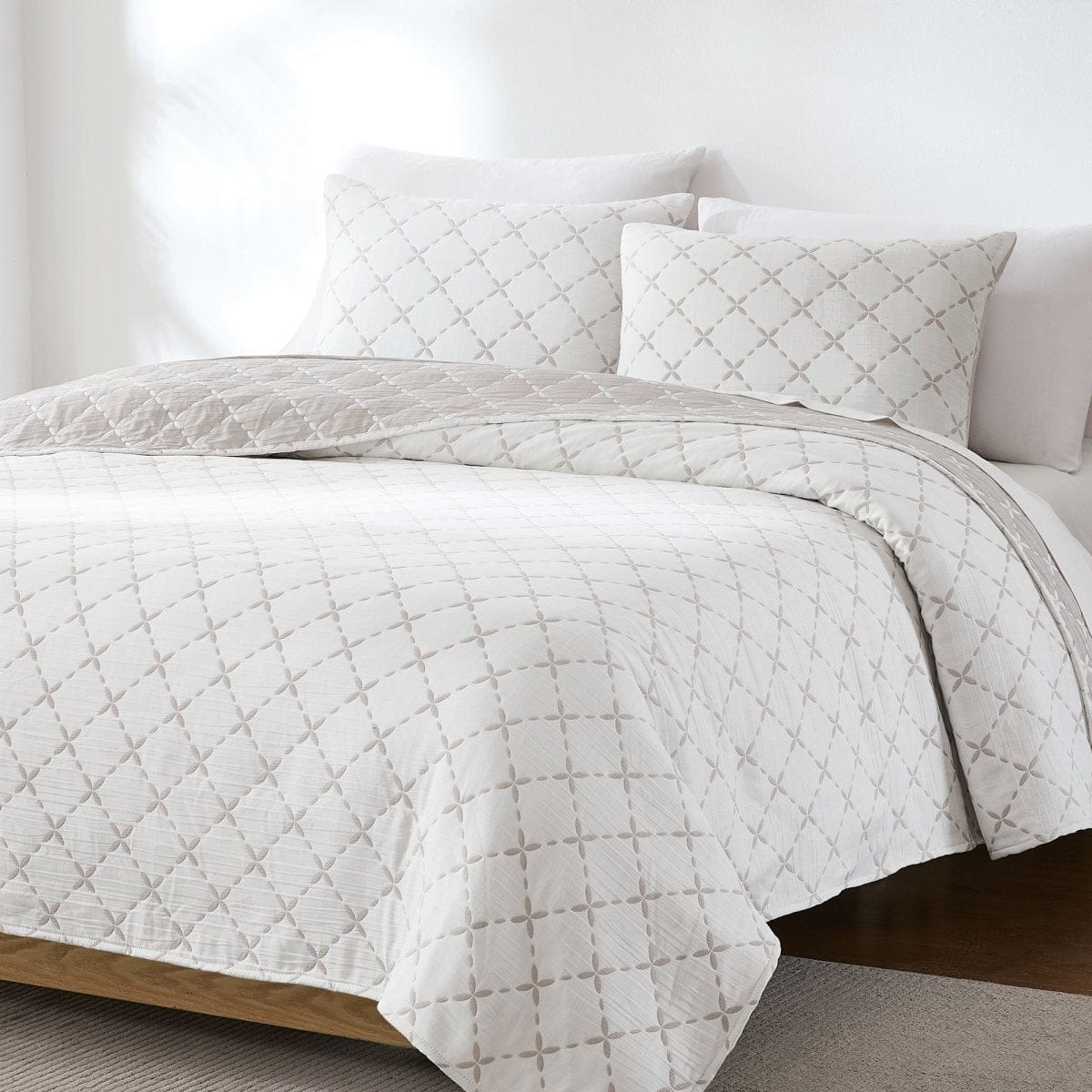 Diamond Leaf Jacquard Reversible Quilt Set - 3 Colors