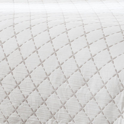 Diamond Leaf Jacquard Reversible Quilt Set - 3 Colors