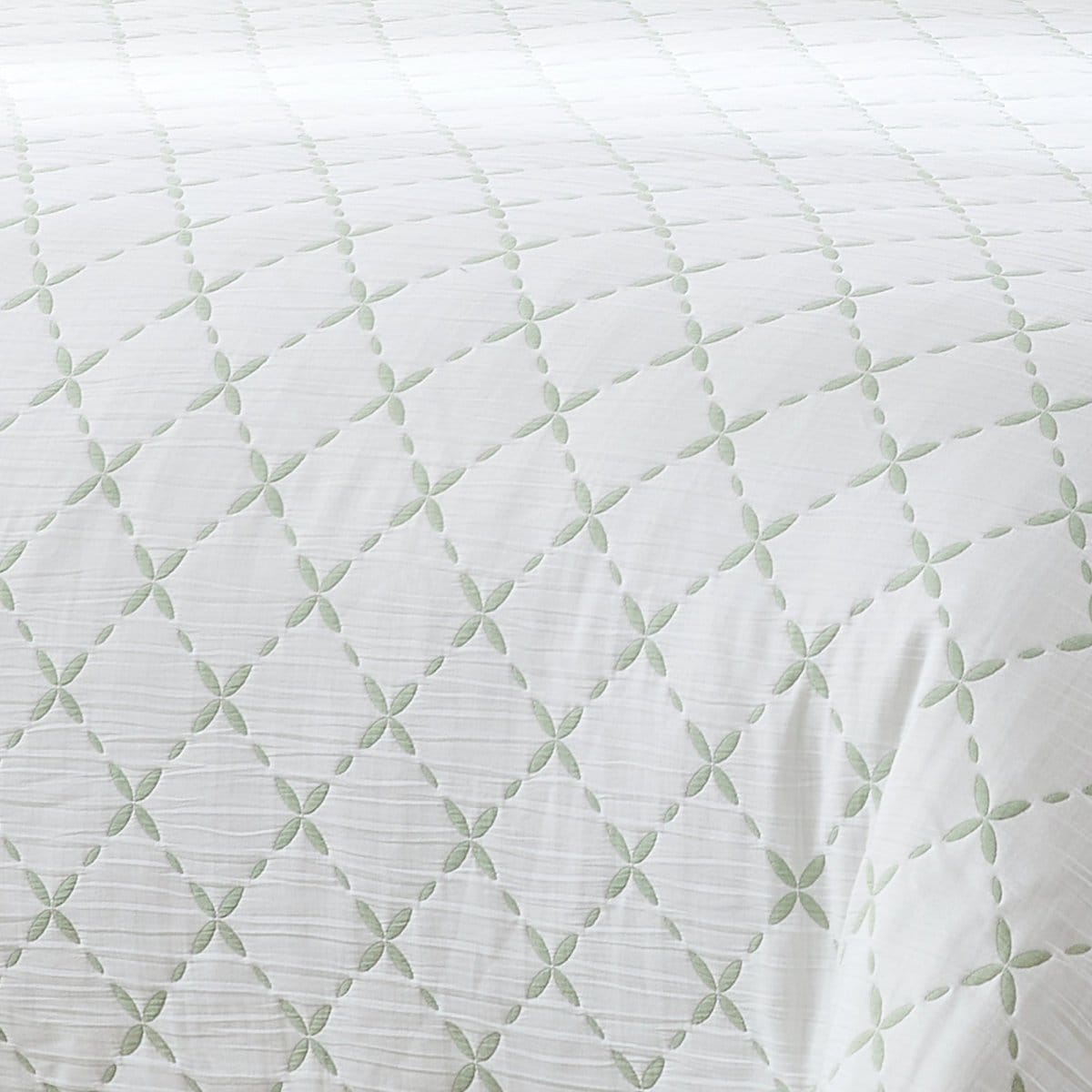 Diamond Leaf Jacquard Reversible Quilt Set - 3 Colors