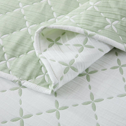 Diamond Leaf Jacquard Reversible Quilt Set - 3 Colors