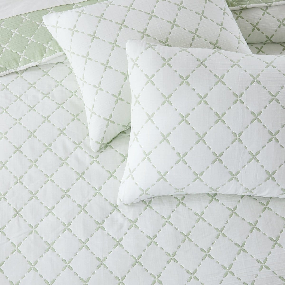 Diamond Leaf Jacquard Reversible Quilt Set - 3 Colors