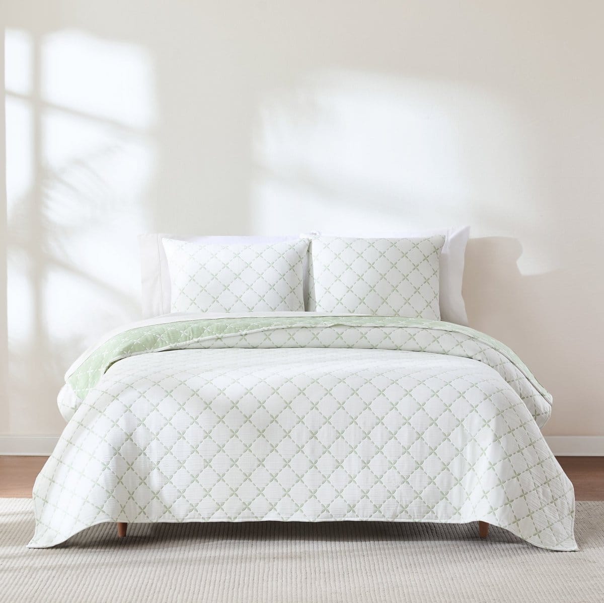 Diamond Leaf Jacquard Reversible Quilt Set - 3 Colors