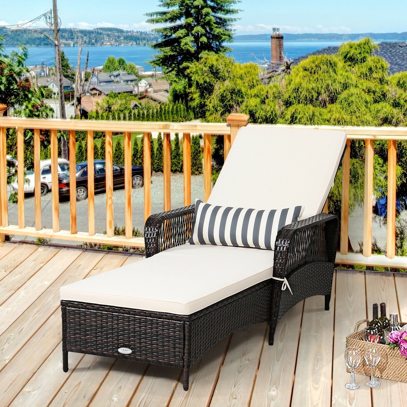 Outdoor Wicker Chaise Loung with Adjustable Backrest and Pillow