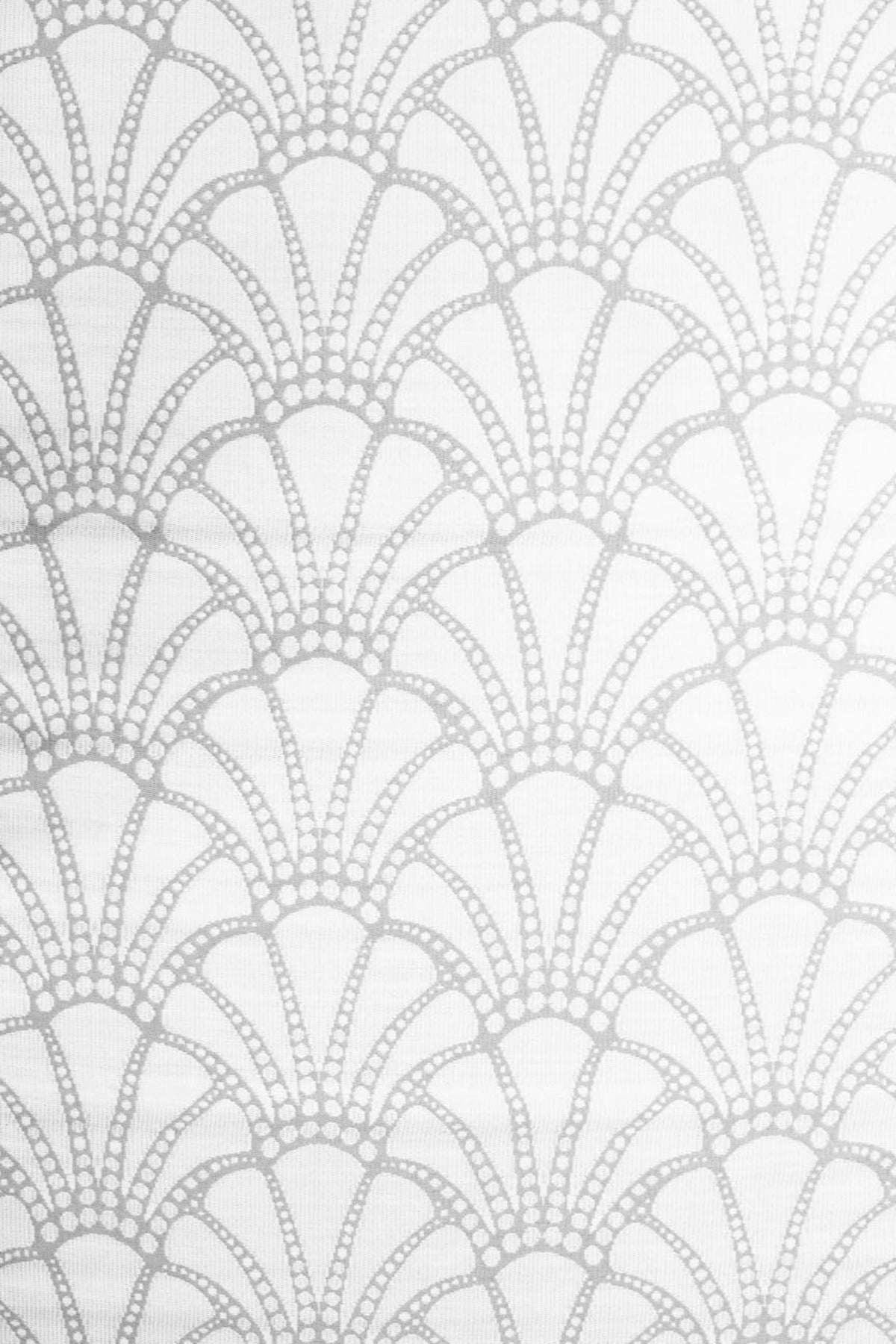 Scallop Gray/White Reversible Outdoor Mat