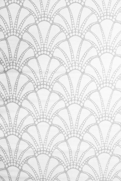 Scallop Gray/White Reversible Outdoor Mat