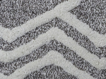Geometric Arrows Bath Rug in Grey &amp; Ivory