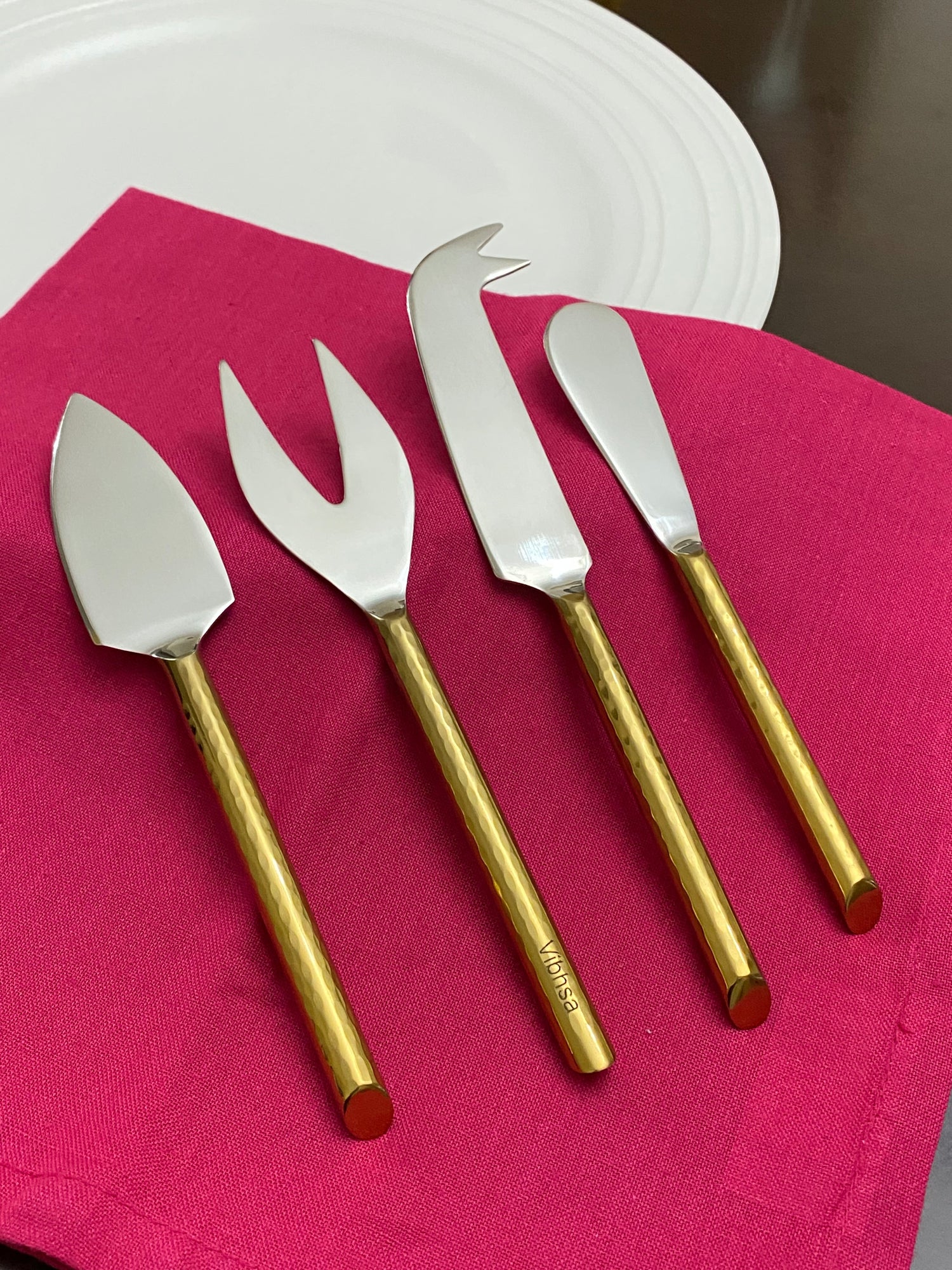 Set of 4 2-Toned Gold Handle Cheese Knives