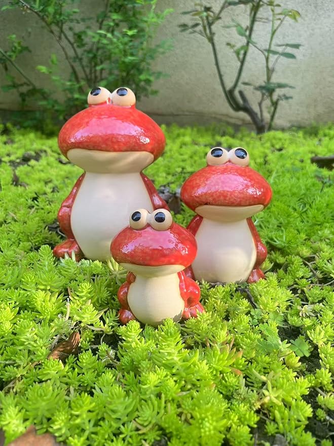 Set of 3 Red Speckled Garden Frogs