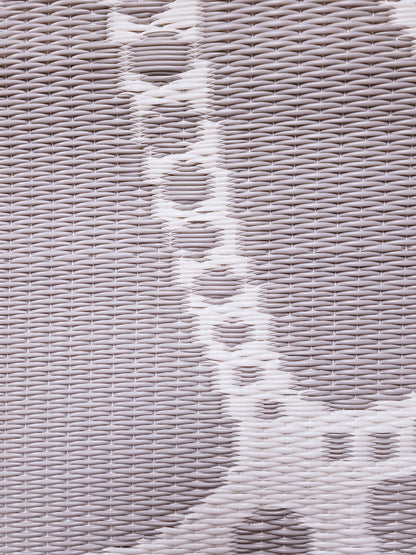 Scallop Gray/White Reversible Outdoor Mat