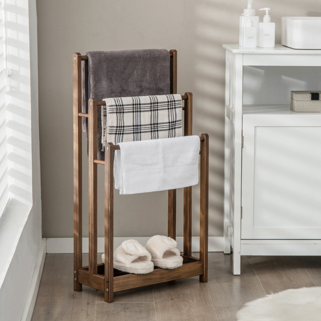 Freestanding Towel Rack in Rustic Brown