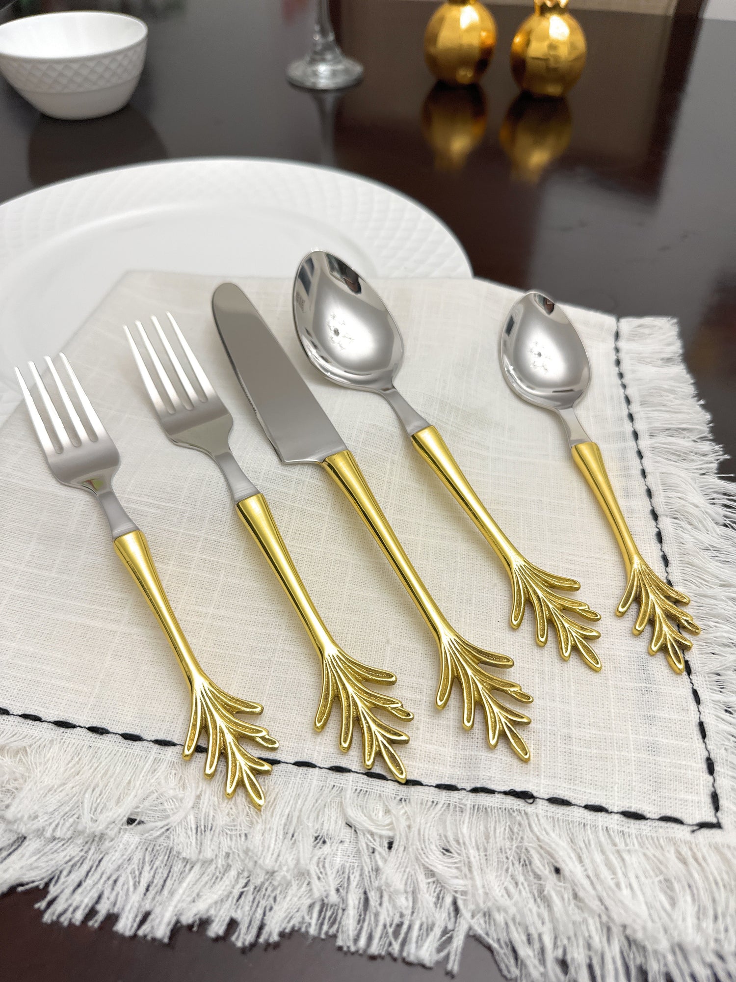 Leaf Design Gold/Stainless Steal Flatware - 20 Pc Set