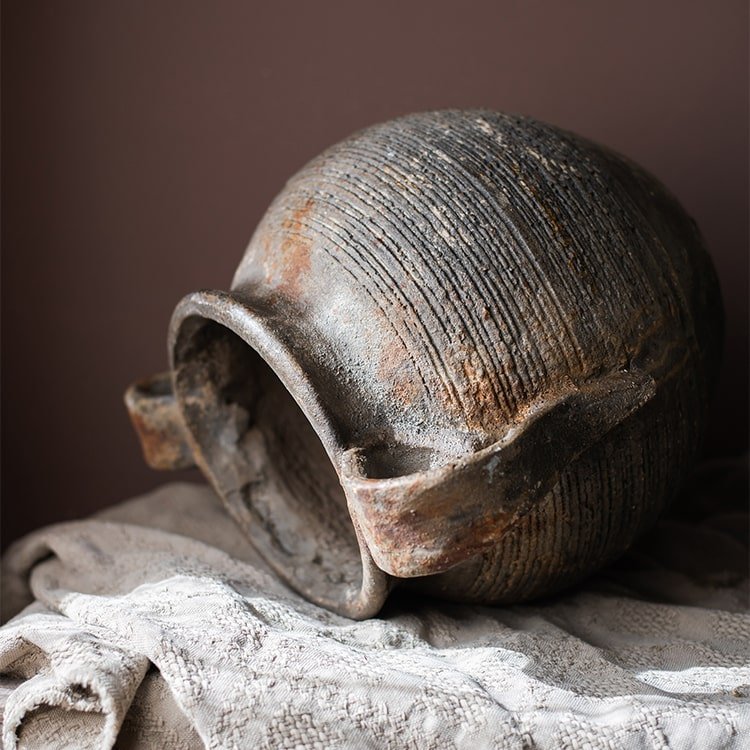 Restoration Ancient Jars in Different Styles