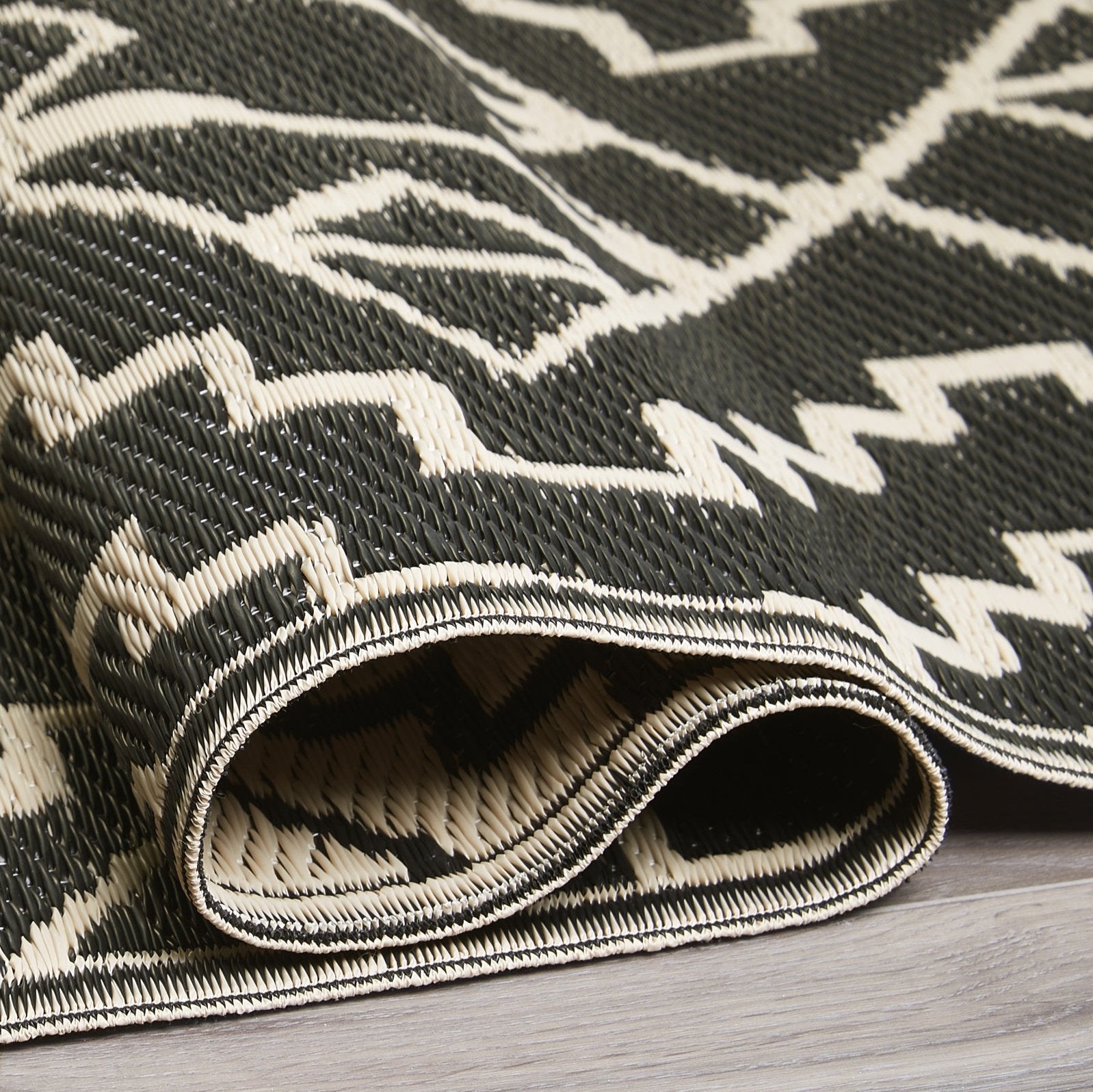 (SALE) Kilimanjaro - Black Reversible Outdoor Rug