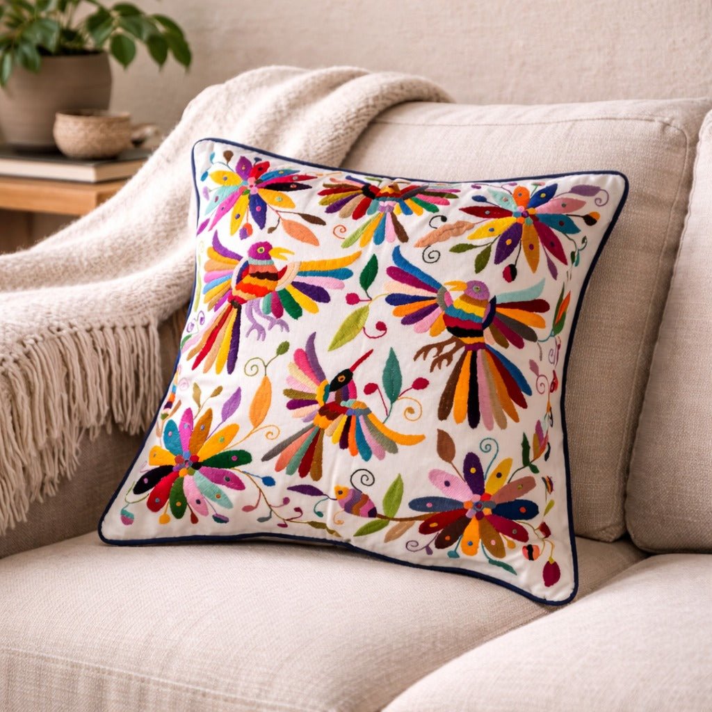 Rainbow Colibrí Cushion Cover