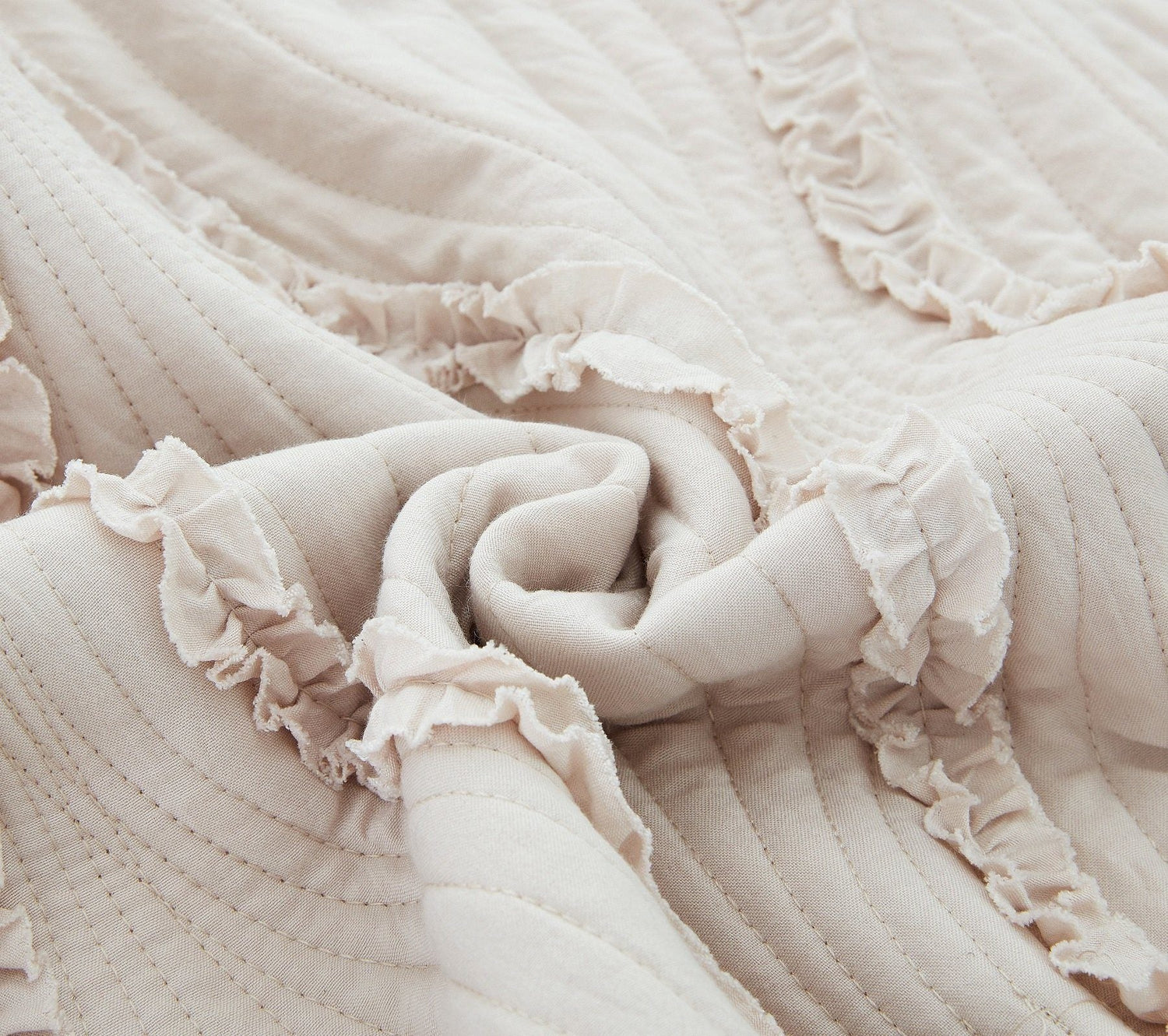 French Country Ruffles Quilted Cotton Bedding Set - Cream