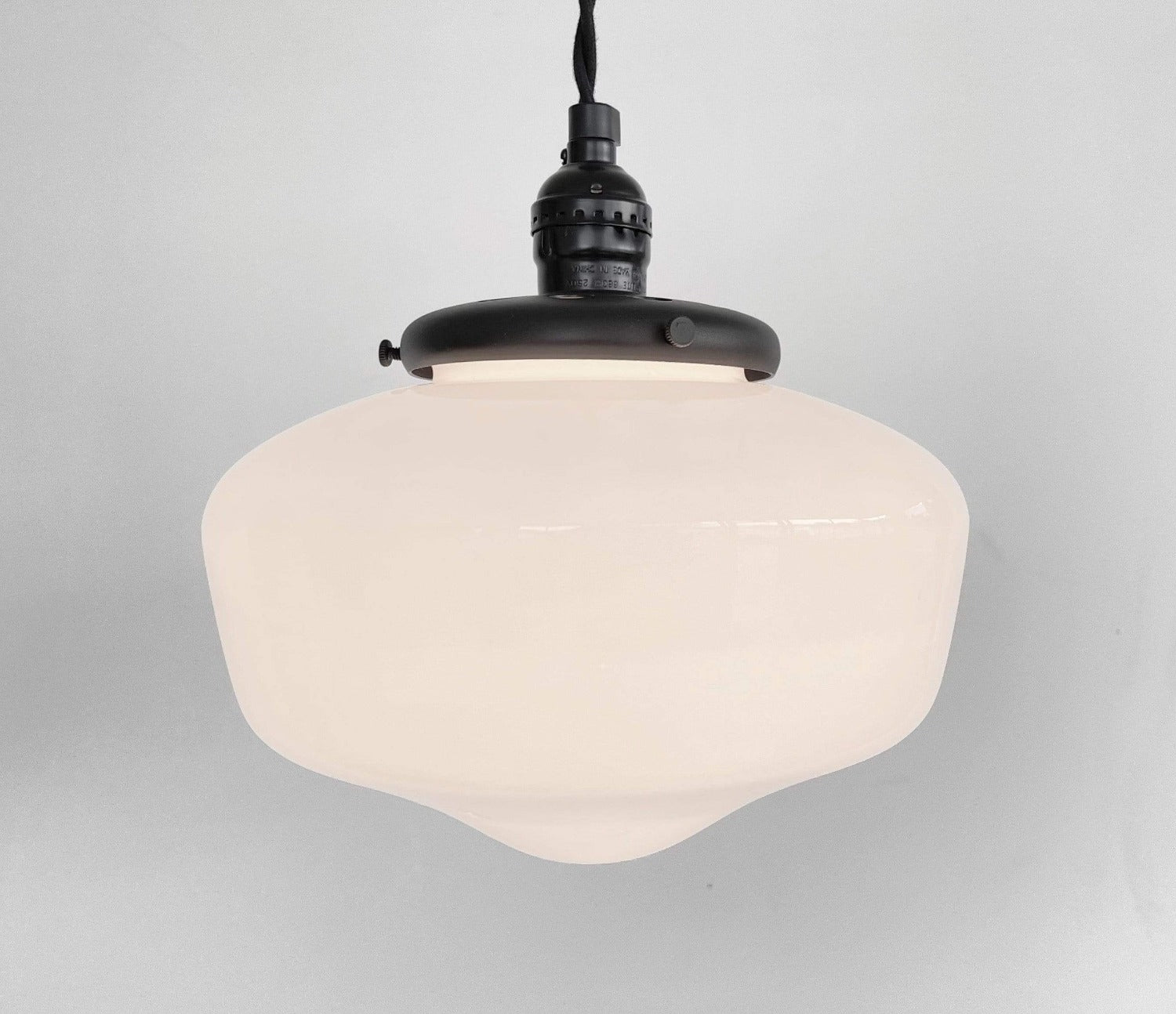 Schoolhouse Heritage Pendant Light - 9"