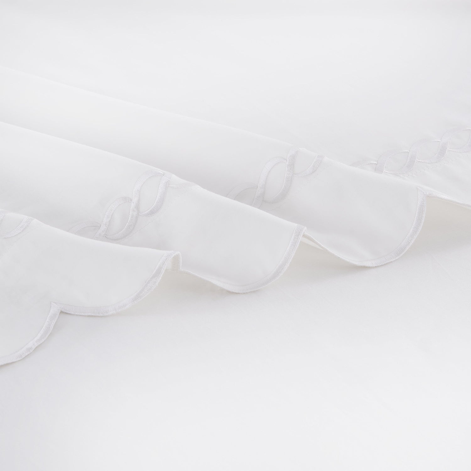600 Thread Count Scallop Rope Embroidered Cotton Pillowcase Pair